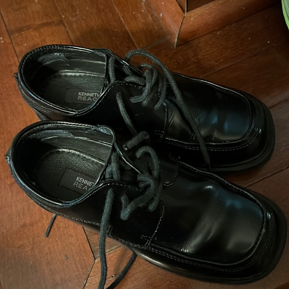 Kenneth Cole Reaction leather shoes (formal dressing) for boys